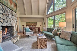 House (6 Bedrooms) | Interior - 1 Mi to Town: Chalet-style Highlands Retreat (Highlands)