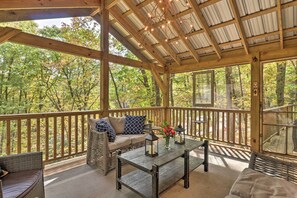 House (6 Bedrooms) | Interior - 1 Mi to Town: Chalet-style Highlands Retreat (Highlands)