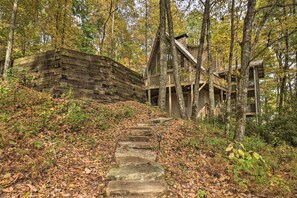 House (6 Bedrooms) | Interior - 1 Mi to Town: Chalet-style Highlands Retreat (Highlands)