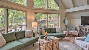 House (6 Bedrooms) | Interior