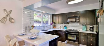 Wine Lovers Garden Oasis in Sutter Creek!