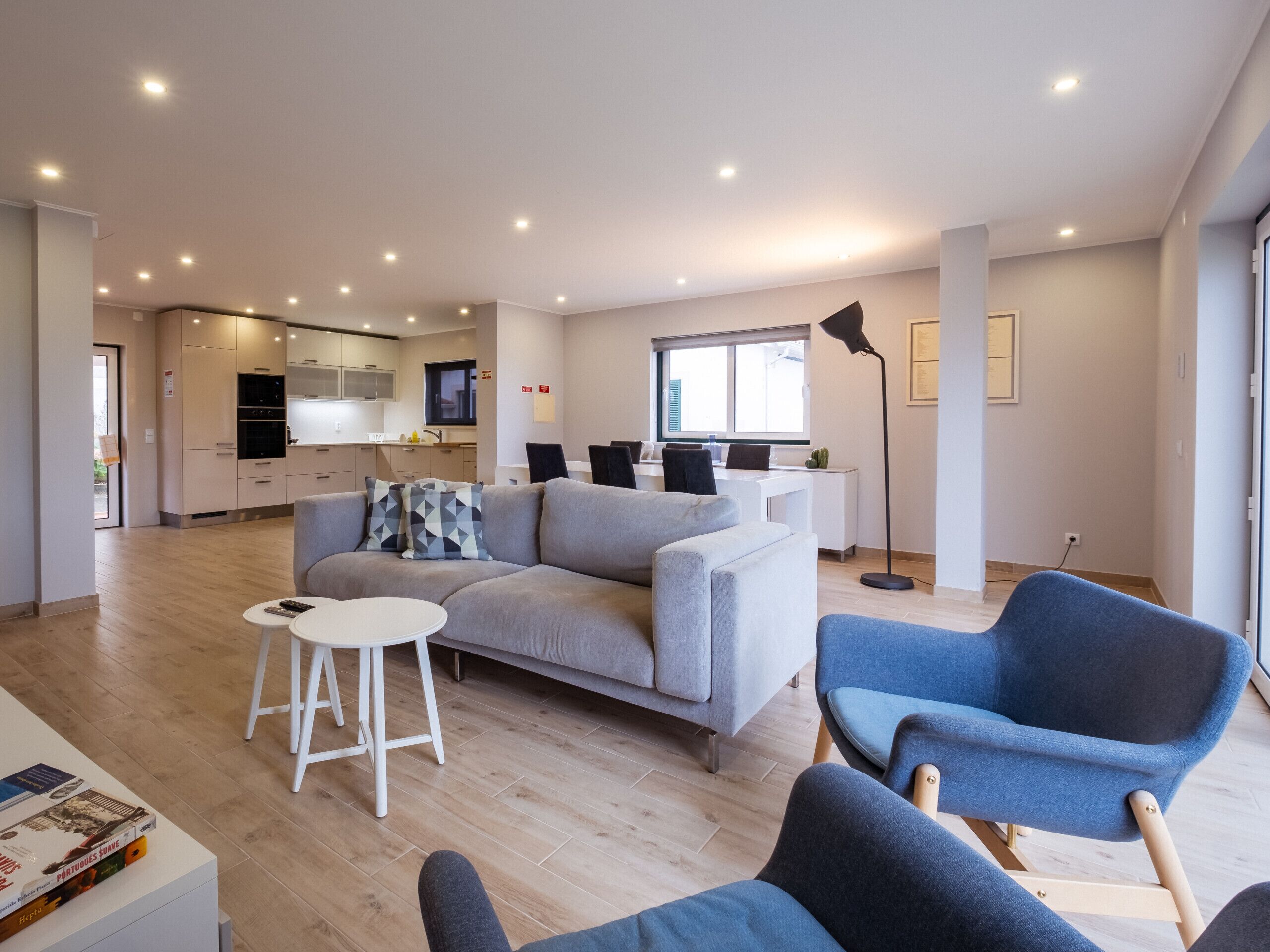 Televisión y chimenea 