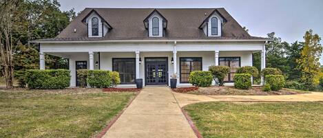 House (6 Bedrooms) | Interior