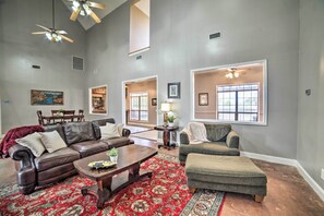 House (6 Bedrooms) | Interior