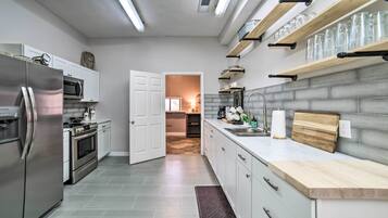 House (6 Bedrooms) | Interior