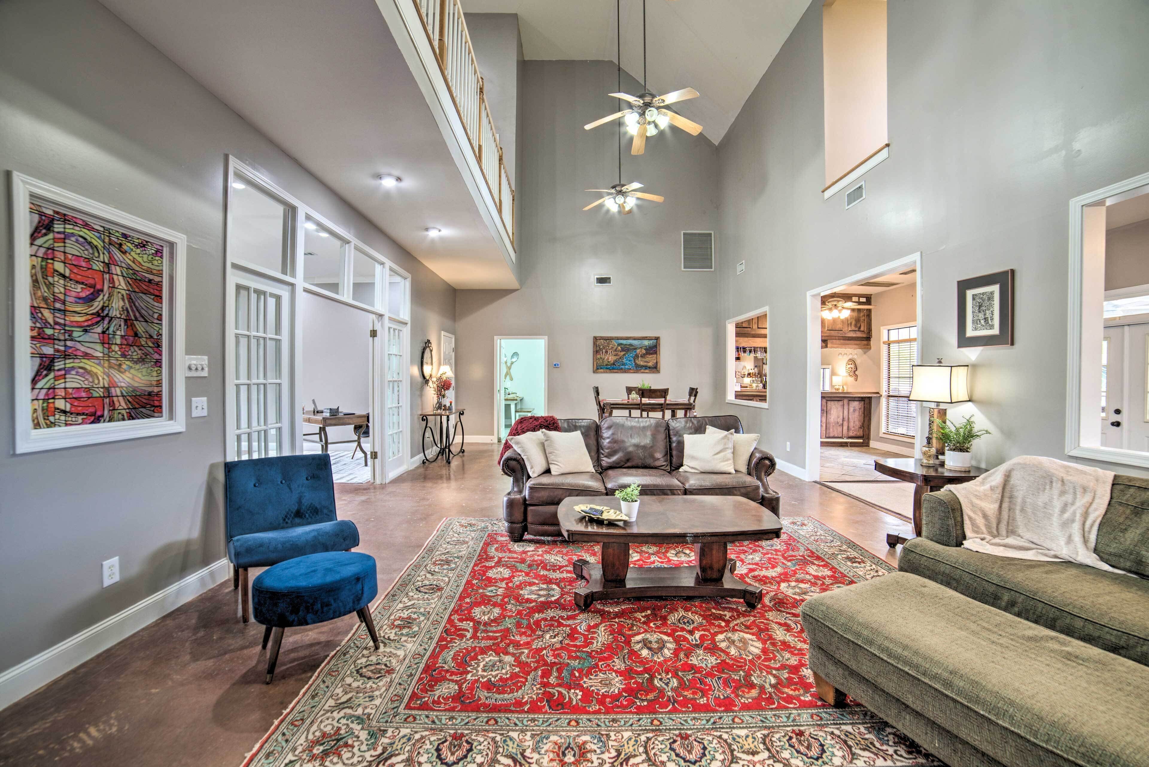 House (6 Bedrooms) | Interior