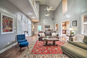 House (6 Bedrooms) | Interior