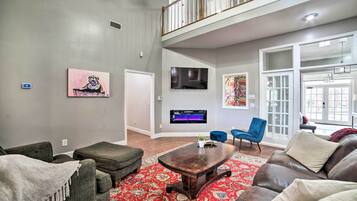 House (6 Bedrooms) | Interior