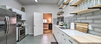 Starkvegas Clubhouse ~ 2 Mi to MSU Campus!