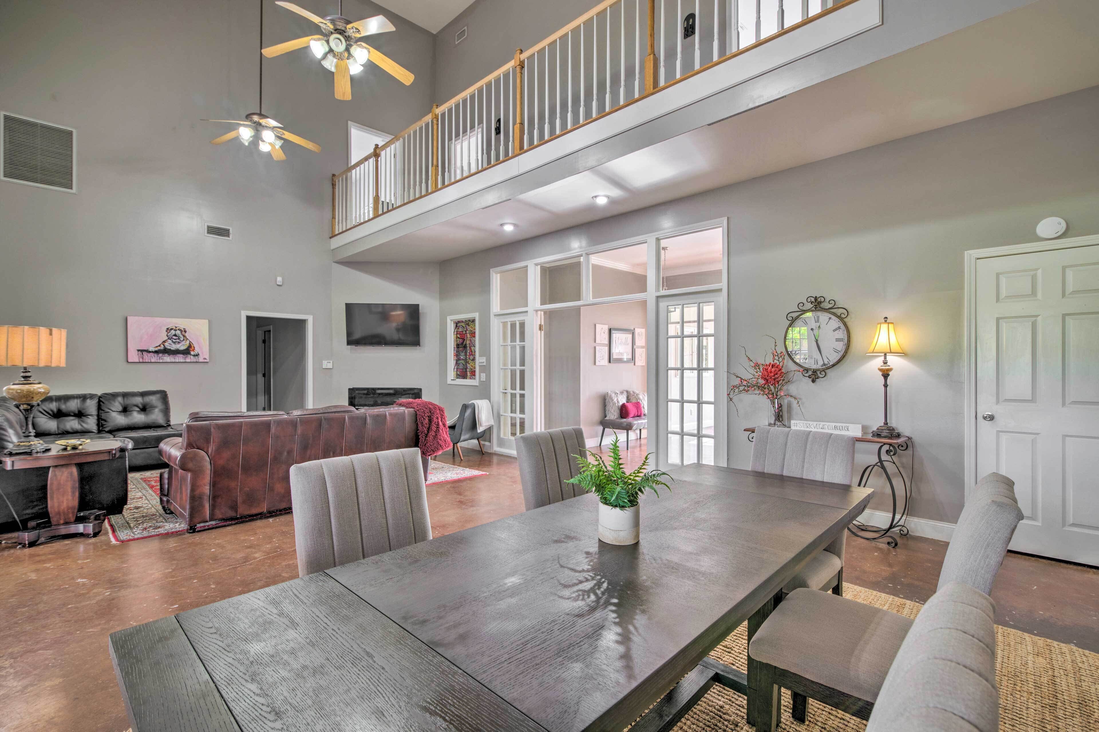 House (6 Bedrooms) | Interior