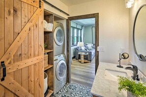 Cottage (2 Bedrooms) | Interior