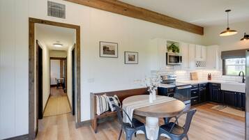 Cottage (2 Bedrooms) | Interior