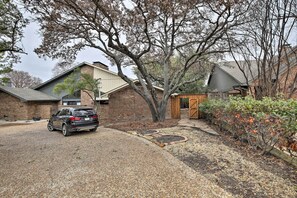 A residential driveway with a parked car, a stone pathway, and a large tree. - ~ 10 Mi to Downtown: Quiet Dallas Studio (Dallas)