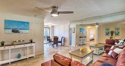 Bright Venice Home w/ Yard < 4 Miles to Beach!