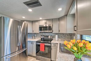 Interior - Bright Venice Home w/ Yard < 4 Miles to Beach! (Venice)