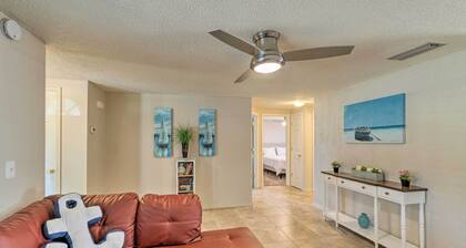 Bright Venice Home w/ Yard < 4 Miles to Beach!
