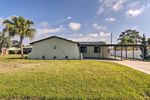 Interior - Bright Venice Home w/ Yard < 4 Miles to Beach! (Venice)