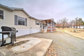 Interior - Eufaula Escape w/ Deck - Steps to Lake! (Eufaula)