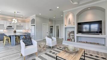 House (4 Bedrooms) | Interior