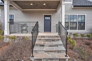 House (4 Bedrooms) | Interior - Wooded Escape w/ Beautiful Backyard + Mtn Views! (Chattanooga)