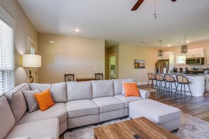 Interior - Wooded Escape w/ Beautiful Backyard + Mtn Views! (Chattanooga)