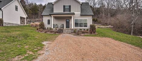 House (4 Bedrooms) | Exterior