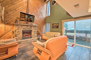 Fireplace, video game console, books - Pocono Mtn Getaway w/ Fire Pit & Lake Access (Tobyhanna)