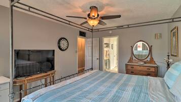 House (3 Bedrooms) | 3 bedrooms, laptop workspace, iron/ironing board, bed sheets