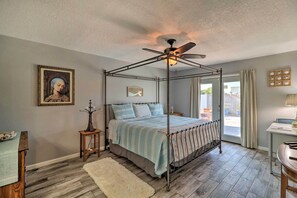 ハウス (3 Bedrooms) | 3 室のベッドルーム、ノートパソコン用作業スペース、アイロン / アイロン台、ベッドシーツ