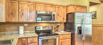 Guntersville Lake Cabin w/ 3 Fishing Ponds!