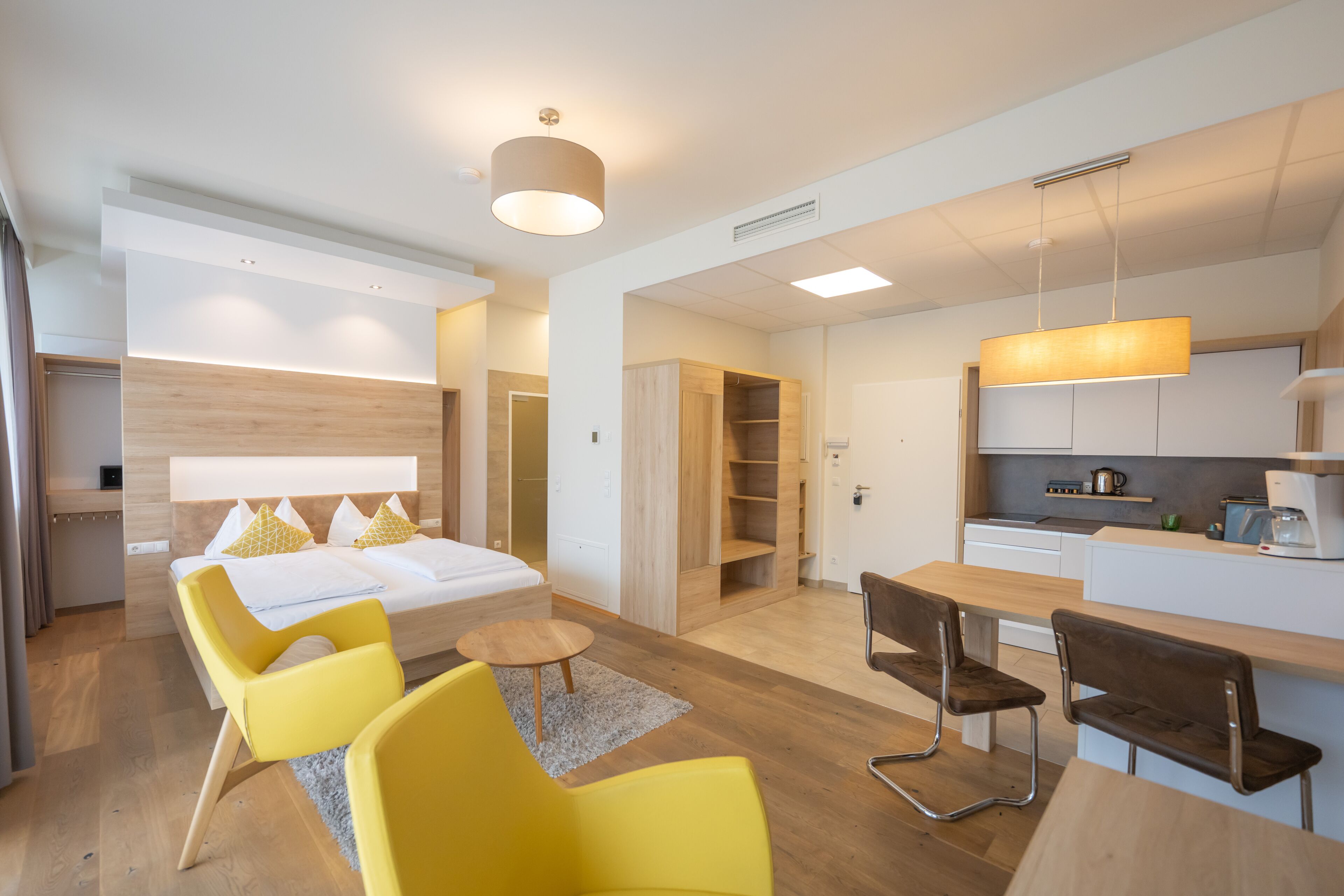 Premium bedding, in-room safe, desk, laptop workspace