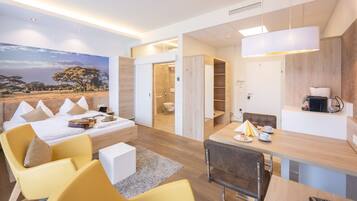 Bộ đồ giường cao cấp, két bảo mật tại phòng, bàn