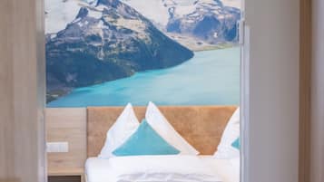 Premium bedding, in-room safe, desk, laptop workspace
