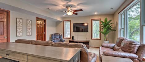 House (5 Bedrooms) | Interior