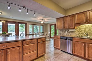 Interior - Ideally Located Home w/ Private Dock in Camdenton! (Camdenton)