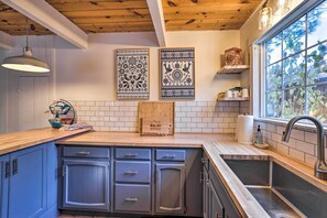 Interior - 3 Mi to Big Bear Lake & Village: Home w/ Balcony (Big Bear Lake)