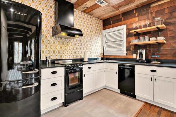 KĂŒhlschrank, Mikrowelle, Ofen, Herdplatte