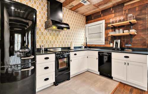 The Duet 1 BR- Just Steps from Baylor University and Minutes from The Silos