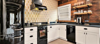 The Duet 1 BR- Just Steps from Baylor University and Minutes from The Silos