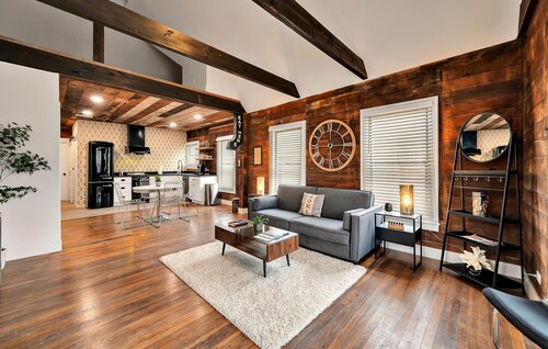 The Duet 1 BR- Just Steps from Baylor University and Minutes from The Silos