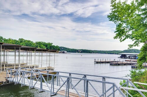 Cozy Lake Ozark Condo Rental w/ Grill, Pool Access