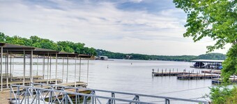 Cozy Lake Ozark Condo Rental w/ Grill, Pool Access