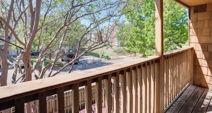 Pet-friendly Bryan Escape ~ 2 Mi to Texas A & M