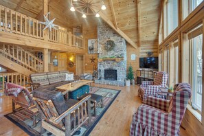 Interior - Grand 4,000 Sq Ft House - 11 Miles to Lancaster! (New Providence)