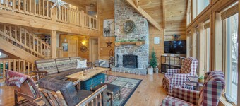 Grand 4,000 Sq Ft House - 11 Miles to Lancaster!