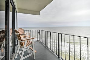Interior - Oceanfront Garden City Beach Condo For Families! (Murrells Inlet)