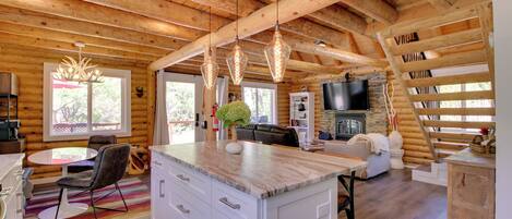 Talo (2 Bedrooms) | Yksityinen keittiö | Mikroaaltouuni, uuni, liesi, astianpesukone