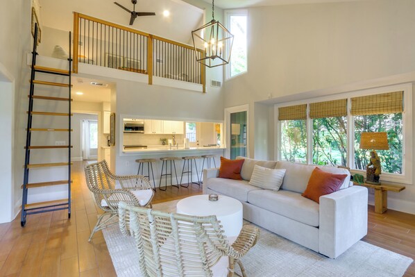 Interior - Charming Lakefront Retreat in Palmetto Dunes! (Hilton Head Island)