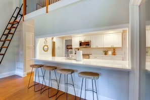 Interior - Charming Lakefront Retreat in Palmetto Dunes! (Hilton Head Island)