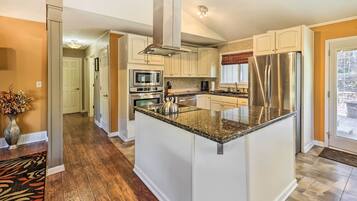 House (3 Bedrooms) | Interior